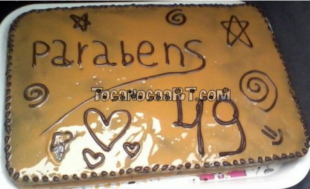 Cobertura de caramelo, recheio de caramelo.